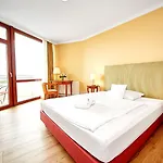 Cliff Ruegen Otel 4*