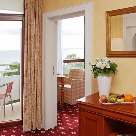 Cliff Ruegen Hotel